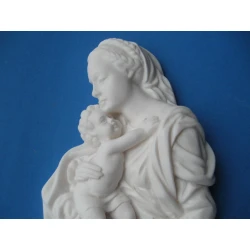 Matka Boża z Dzieciątkiem z alabastru B